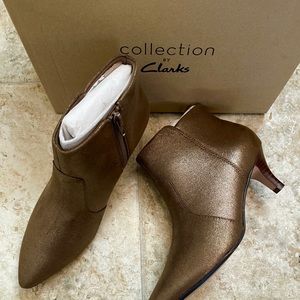 CLARK’S COLLECTION HEELED BOOTIES IN METALLIC GOLDTONE - NWT